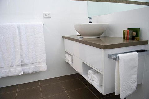 Narooma Waters Retreat - Wagga Wagga Accommodation 0