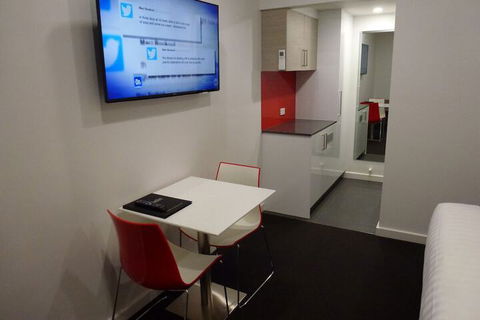 Golden Chain Tower Motor Inn - Tourism Townsville 4