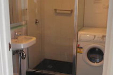 Ozstays Katz Apartments - Hervey Bay Accommodation 5