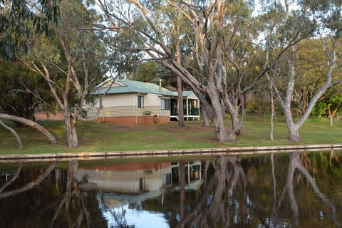 Bushy Lake Chalets - Cruises Travel 4