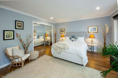 Holly Lodge - Accommodation Newcastle 4