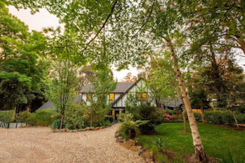 Holly Lodge - Accommodation Newcastle 0