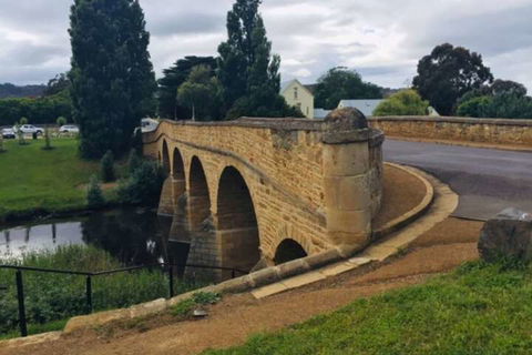 Alexanders' Of Richmond - Accommodation Directory 2