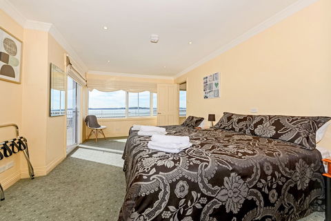 The Esplanade Kingston Beach - Beachfront - Tourism Listing 4