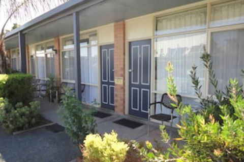 Cobb Inlander Motel - Wagga Wagga Accommodation 1