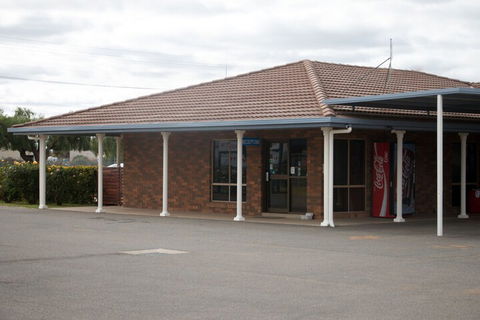 Highway Inn Motel - Stayed 2