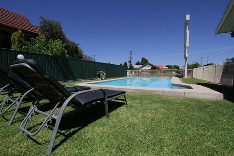 Atlas Motel - Lightning Ridge Tourism 4
