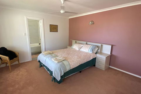 Whispering Palms - Accommodation Newcastle 7