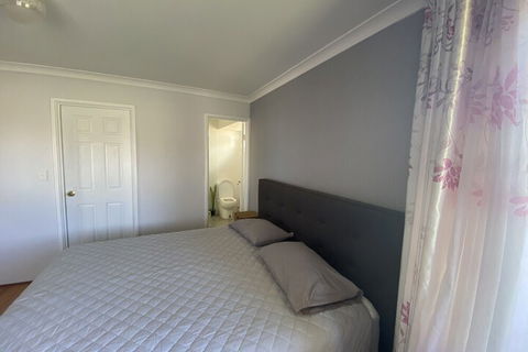 Whispering Palms - Accommodation Newcastle 4
