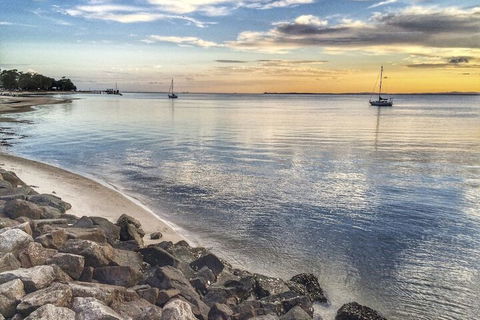 Immaculate First Floor Waterfront Unit Welsby Pde Bongaree - Accommodation Newcastle 6