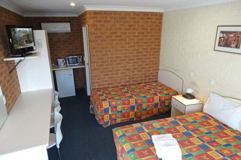 MAS Country Colonial Motor Inn - Accommodation Newcastle 3