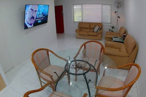 2 Bedroom Apartment In Surfers Central - Accommodation NSW 0