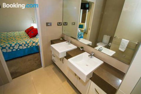 Baywatch 3 - Wagga Wagga Accommodation 6