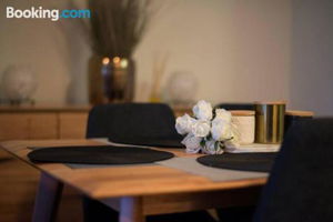St Kilda Road Park View 3 Bedroom Luxury Apartment