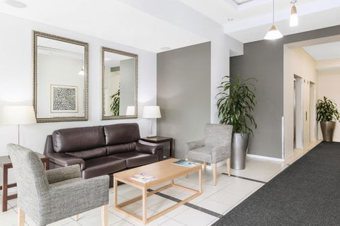 Apartments At 212 Margaret - YWait Travel 3