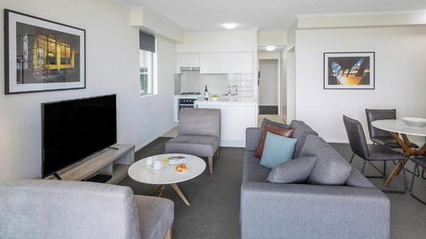 Apartments At 212 Margaret - YWait Travel 6