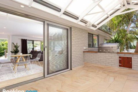 Bay Dream Believer 16 Verona Road Pet Friendly Boat Parking & WIFI - Broome Tourism 0