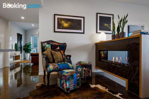 Tinderbox Retreat - Accommodation Newcastle 1