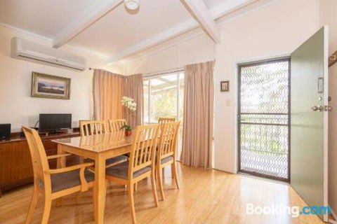 Batehaven Beach House - Accommodation Newcastle 3