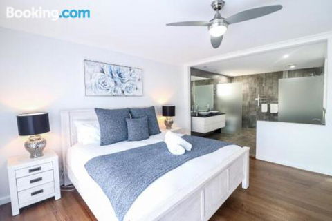 Saltwater Manor - Accommodation Newcastle 5