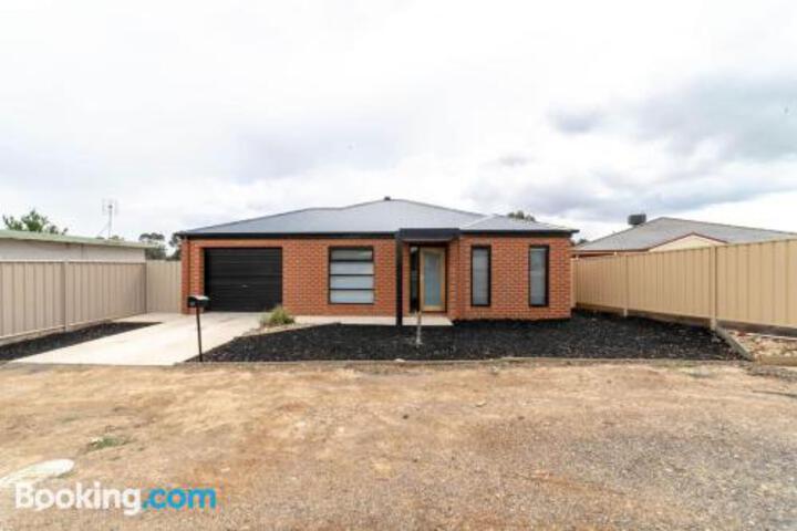 Averys Retreat - thumb 2