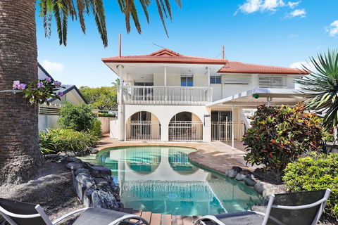 Culb Entertainers Paradise - Victoria Tourism 0