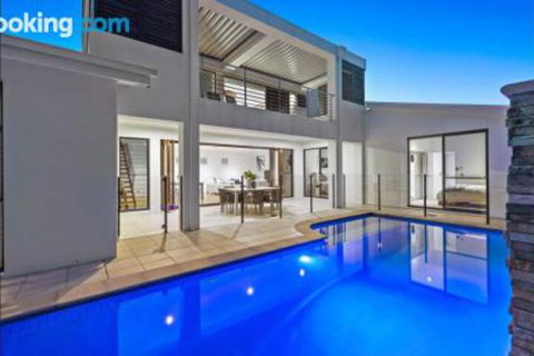 Narrabeen Beach House - Whitsundays Tourism 0