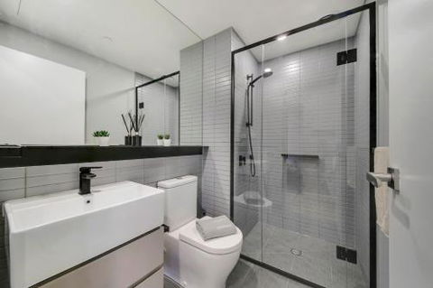 A Modern 2BR Apt 5 Min Walk To Melbourne Central - YWait Travel 2