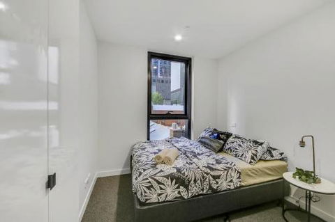 A Modern 2BR Apt 5 Min Walk To Melbourne Central - YWait Travel 3