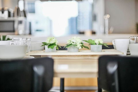 A Stylish 2BR CBD Apt With Beautiful City Views - Hobart Tourism 2
