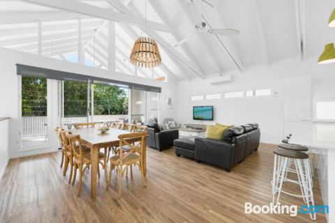 Mudjimba Island Beach House - Hervey Bay Accommodation 3