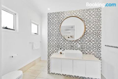 Mudjimba Island Beach House - Hervey Bay Accommodation 0
