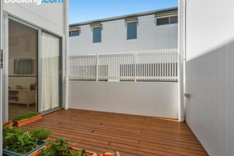 SEASIDE By THE BEACH - Victoria Tourism 2