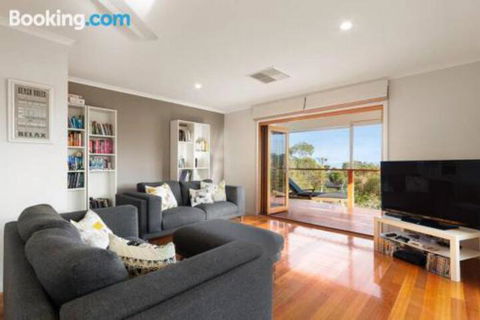 Acqua Vista Water View Fireplace Walk To Beach - Tourism Townsville 0