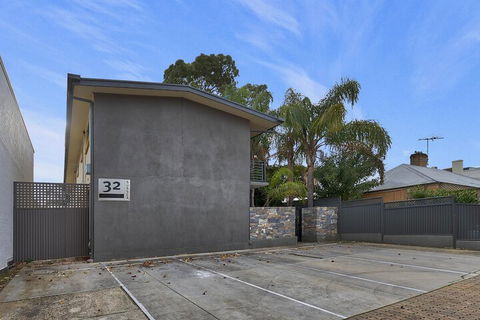 Former Dress Circle Nth Adelaide Apt With Aircon - Holiday Jervis Bay 0