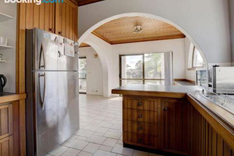 31 Rest Point Absolute Waterfront With Jetty - Accommodation Newcastle 1