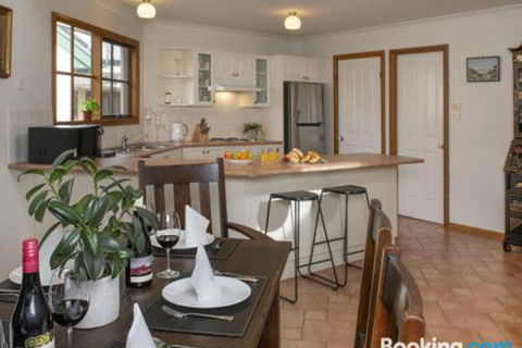 Cloud 9 Cottage Waves Walks & Welcoming - Holiday Melbourne 0