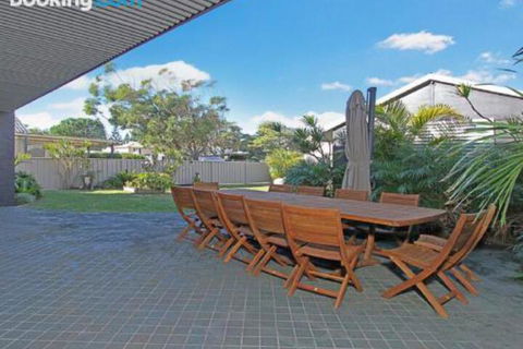 Seaside Escape At Jones Beach Swimming Pool - Accommodation Tasmania 6