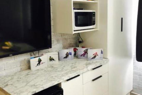 24 Hotham 1 Bed Apartment - Holiday Melbourne 6