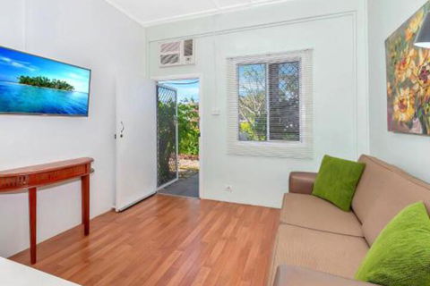 Easy Going Holiday Unit On McKenzie MK5 - Lightning Ridge Tourism 0