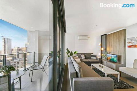 An Exquisite 2BR Apt With Stunning City Views - Lightning Ridge Tourism 2