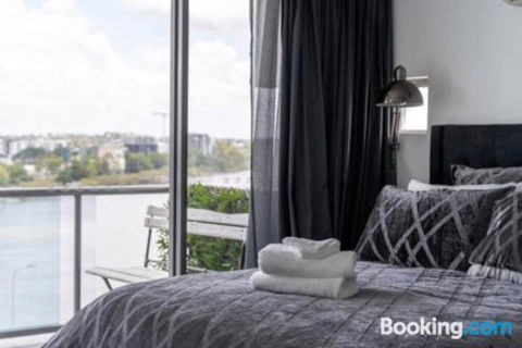 3br Stylish Apt CBD River & City Views SpaSaunaPoolWIFINetflix - Northern Rivers Accommodation 6