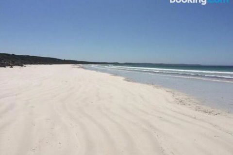 DEstrees Bay Beach House - Accommodation Perth 3