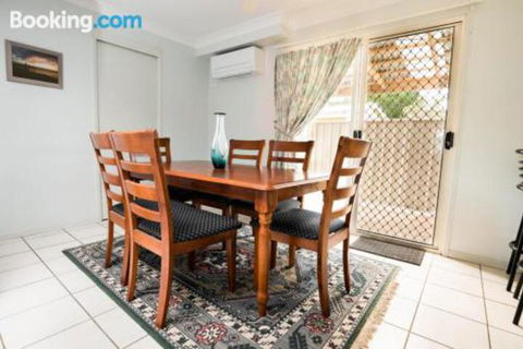 Family Getaway Close To Beach & Restaurants - Sunshine Coast Guide 5