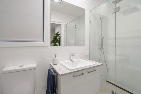 Luxury Canal Front Holiday House Raptor Pde Banksia Beach - Accommodation VIC 5