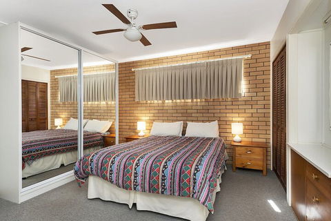 Ground Floor Air Conditioned Fabulous Waterviews Overlooking Pumicestone Passage - Accommodation Batemans Bay 5