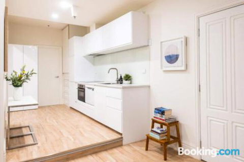 Flinders Lane Melbourne Apartment By Ready Set Host - Hobart Tourism 2