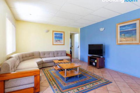 Perrumba Street Cottage - Accommodation QLD 6