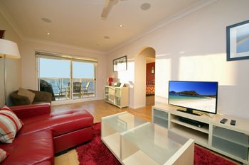 Kiah Unit 1 / 53 Victoria Parade - Holiday Sydney 5