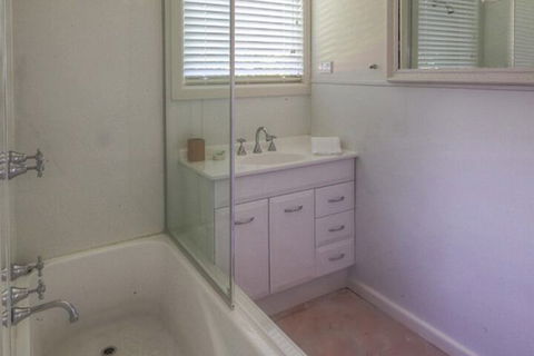 Youngs Cottage - Accommodation Newcastle 5